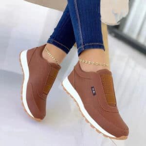 Zapatos planos de mujer con diseño de banda elástica y plataforma.