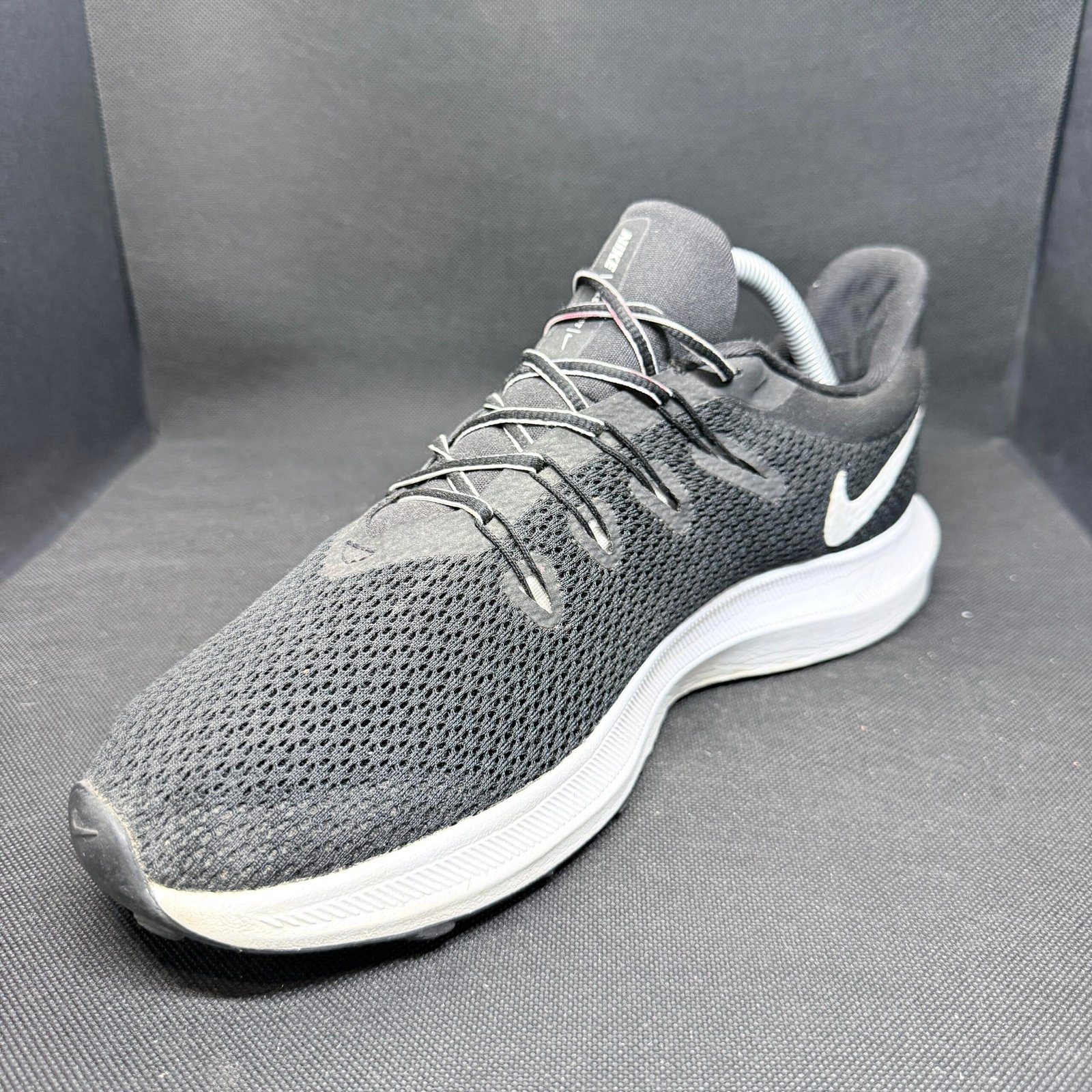 Nike Quest 2 Black/White Running Talla 42.5 - Imagen 2
