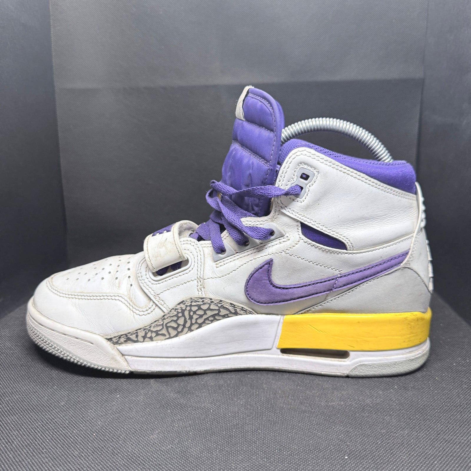 Jordan Legacy 312 Lakers - Talle 43 (US 9.5 / 27.5 CM) - Imagen 4