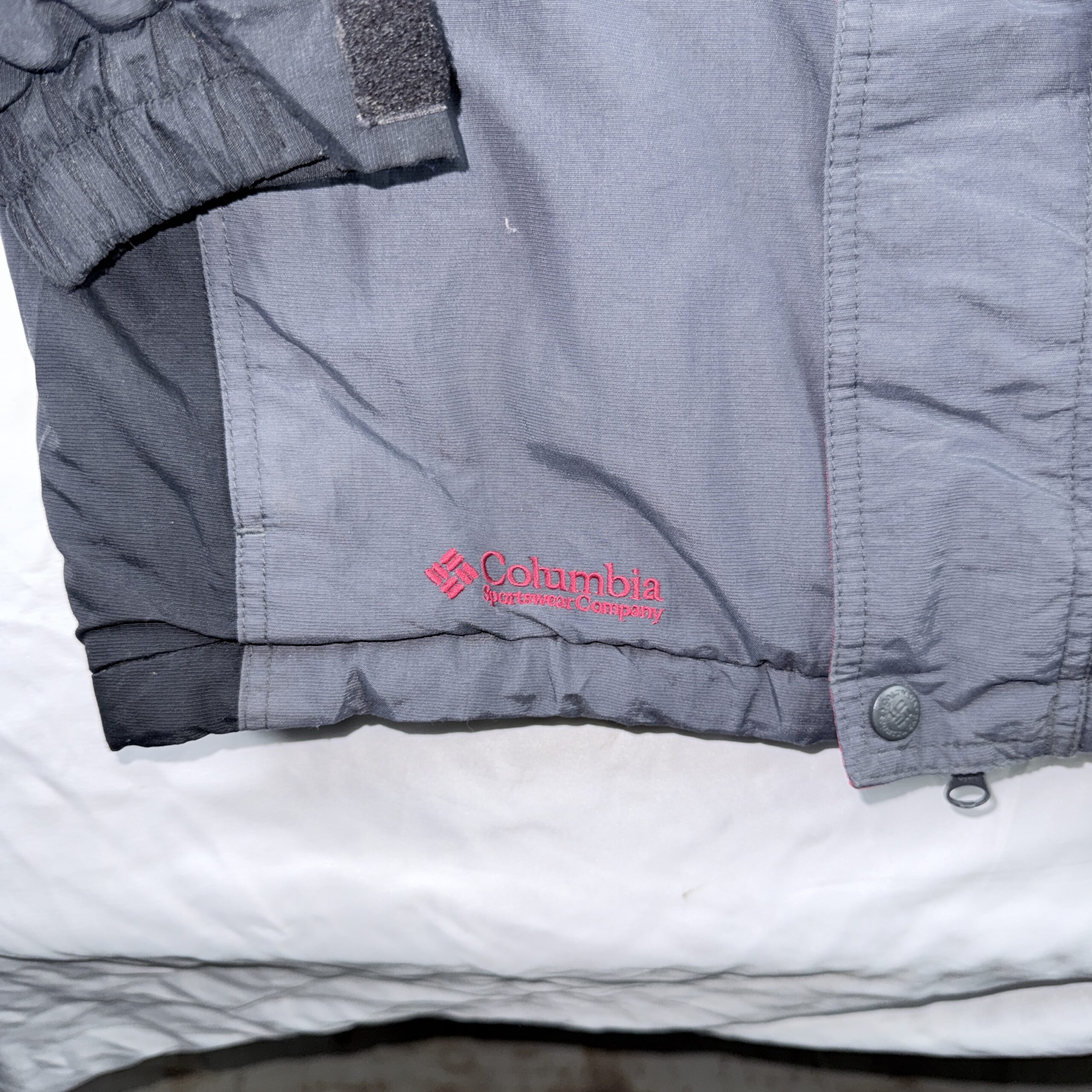 Parka Técnica de Nieve Columbia Gris y Negro Talla Youth L (Calza XS/S Adulto) - Imagen 2