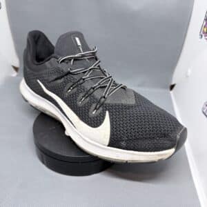 Nike Quest 2 Black/White Running Talla 42.5