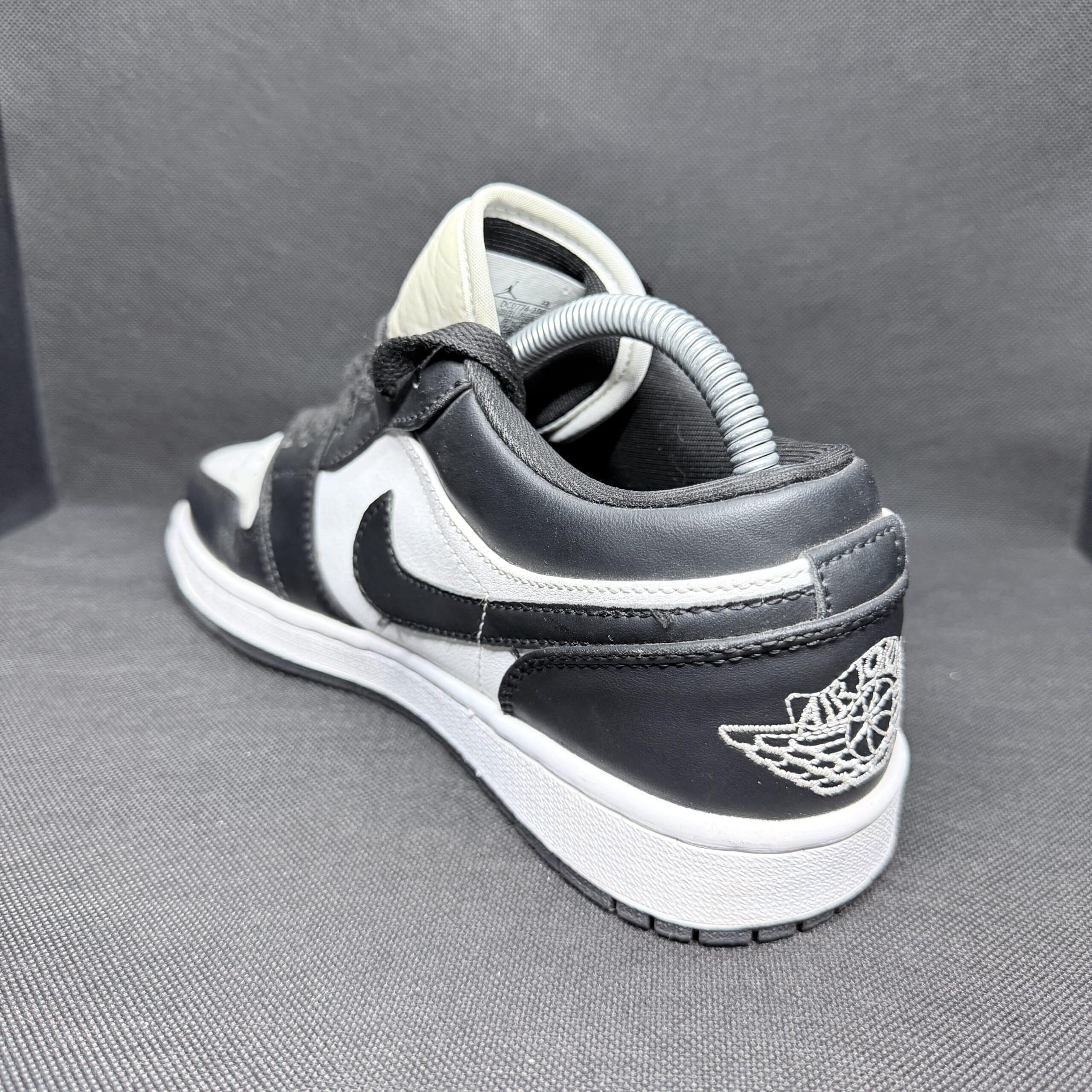 Jordan 1 Low en blanco y negro panda Talla 40 - Imagen 2