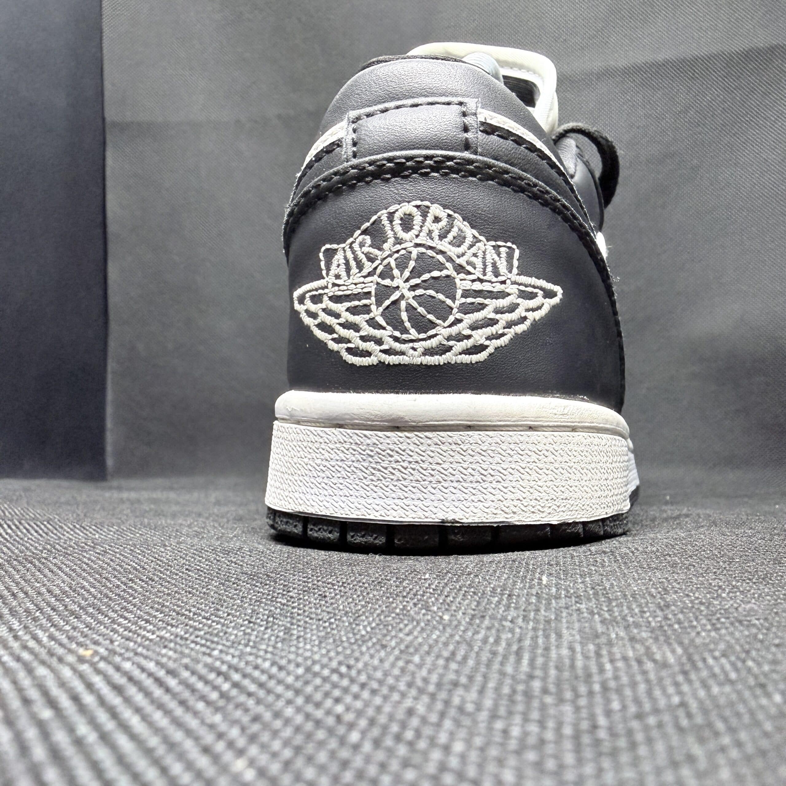 Jordan 1 Low en blanco y negro panda Talla 40 - Imagen 7