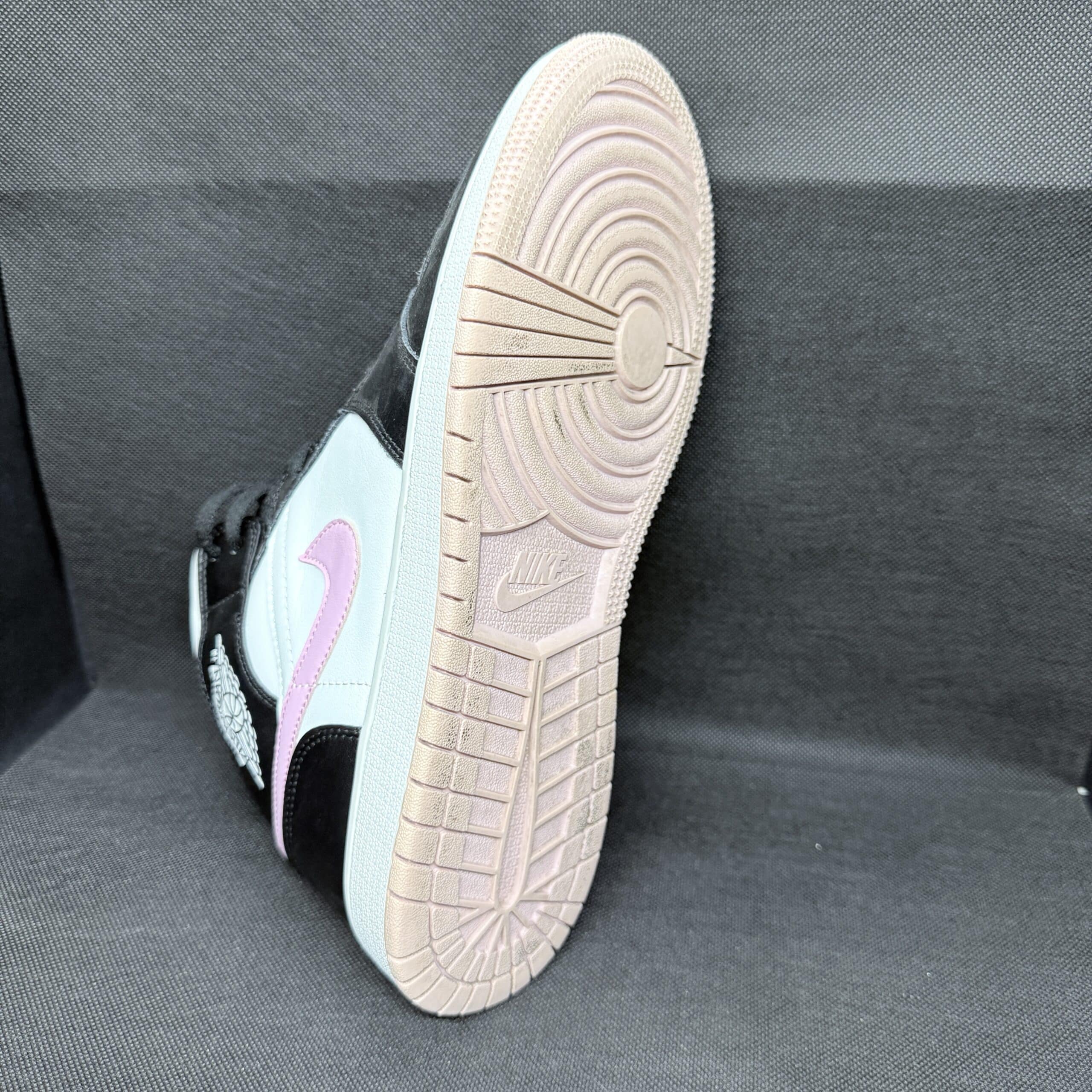 Jordan 1 Mid en blanco, negro y rosa hielo claro Talla 40 - Imagen 7