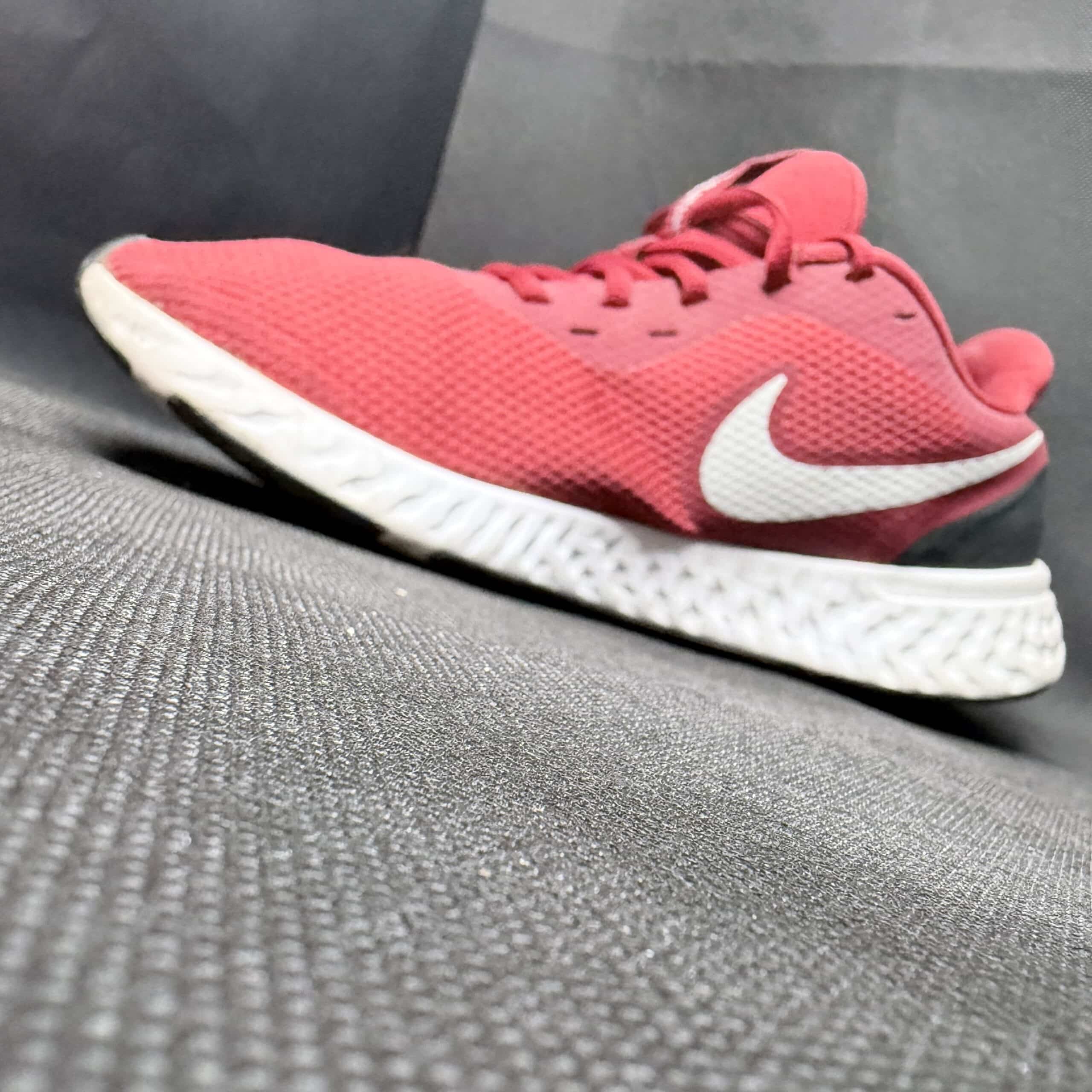 Nike Revolution 5 Gimnasio Rojo Talla 40 - Imagen 5